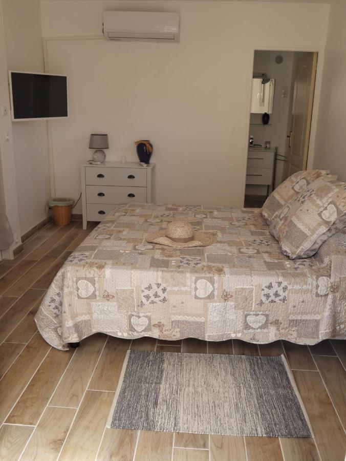 Le Jardin Des Selves Bed & Breakfast Драгинян Екстериор снимка