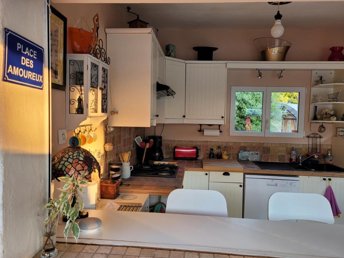 Le Jardin Des Selves Bed & Breakfast Драгинян Екстериор снимка