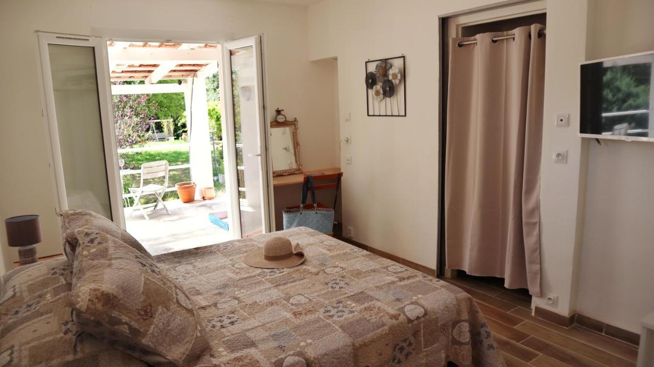 Le Jardin Des Selves Bed & Breakfast Драгинян Екстериор снимка