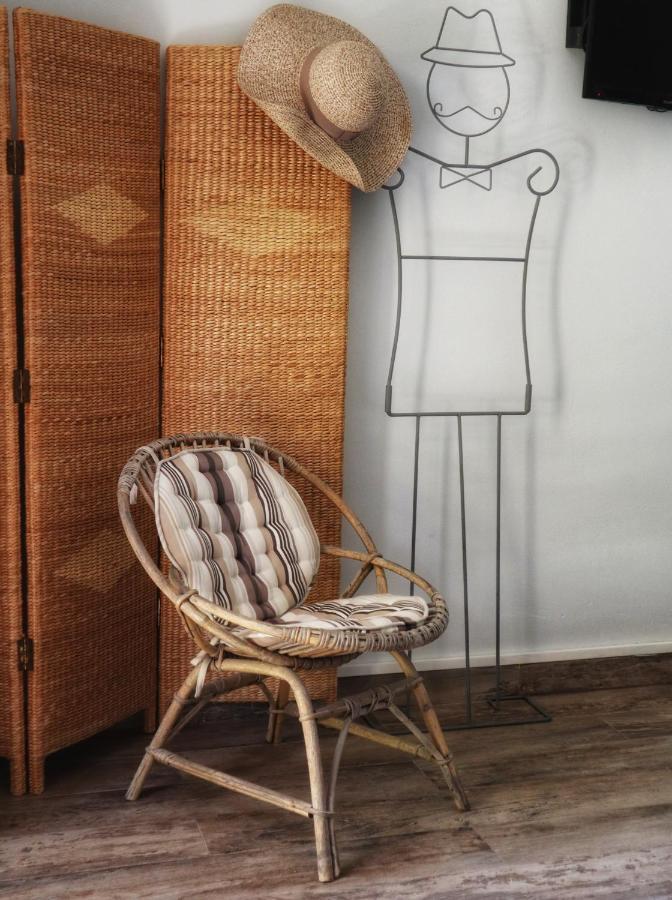 Le Jardin Des Selves Bed & Breakfast Драгинян Екстериор снимка